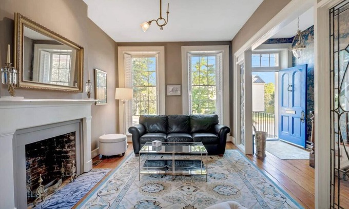 Petersburg House | Historic Petersburg Row Home