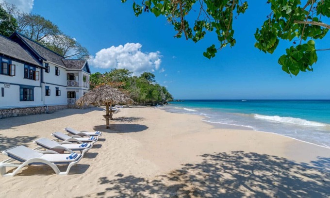 Summerfield Villa | Historic Private Beachfront Luxury Villa