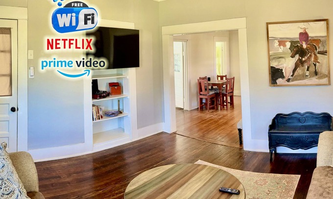 Sunset House | Historic Ranch Bungalow - Luxurious Ranch vacation - Free WiFi - Family Fun!
