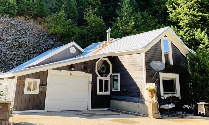 Wallace House | Historic renovated 3 BR/ 2 BA home in the ghost town of Burke, Idaho.