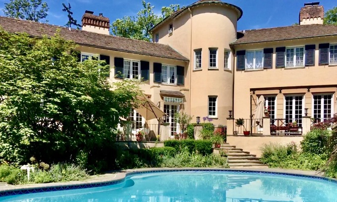 Flourtown House | Historic Residence With Separate Carriage House.- No Party Allowed!