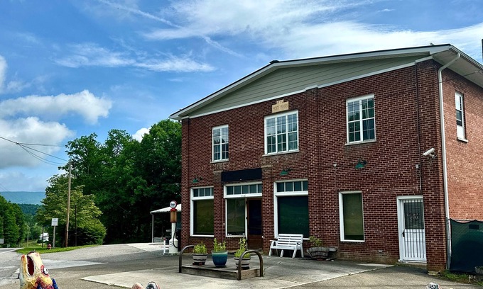 Wilson Creek House | Historic Retreat in Grayson Highlands