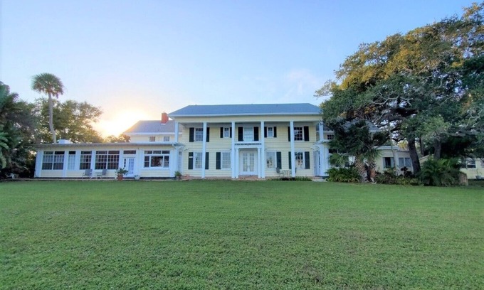 Sunny Point House | Historic Riverfront Mansion - 11 Bedroom 10Bath - The Ballard Estate