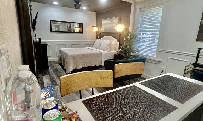 Haines City Apartment | Historic Romance Studio B