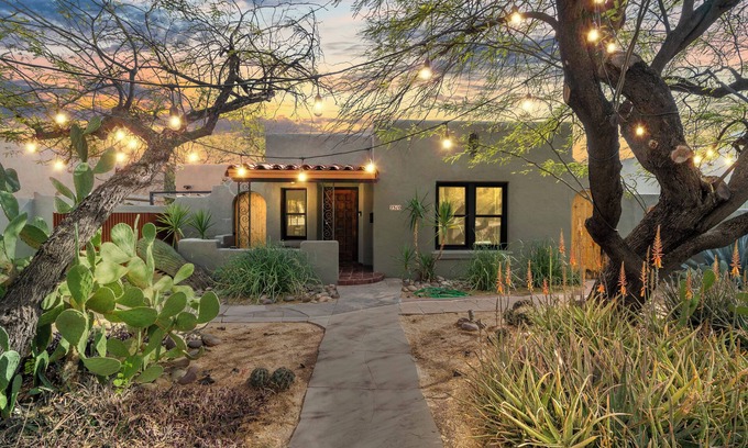 Sam Hughes House | Historic Sam Hughes house minutes to UofA & more