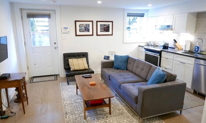 Le Droit Park Apartment | Historic ShawLeDroit Park Gem - 1 Bedroom on U St!