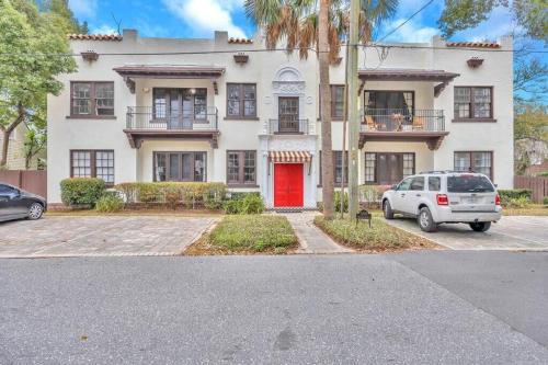 Riverside Apartment | Historic SidexSide Apt-Blocks from Shoppes of Avon
