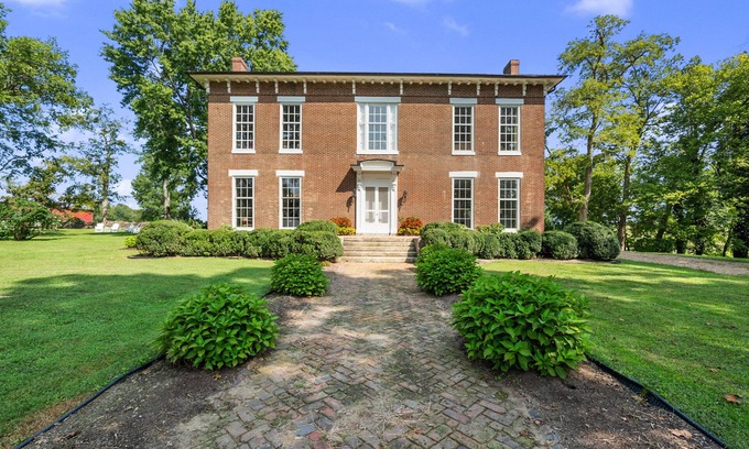 Springfield House | Historic Simmstown Manor Located on Bourbon Trail