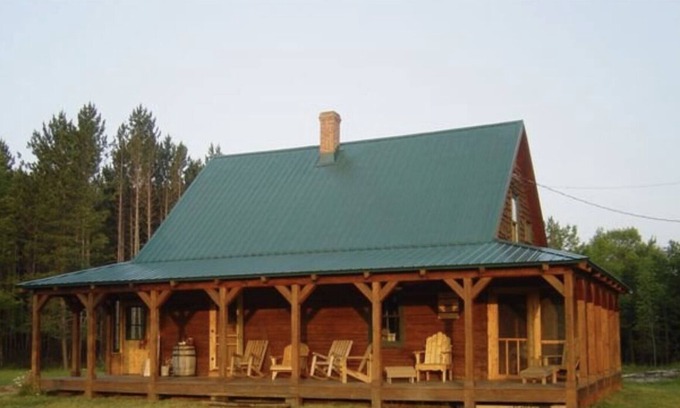 Skanee Cabin | Historic Skanee Cabin in the woods