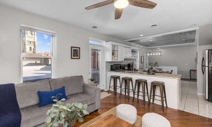 Soulard Apartment | Historic Soulard King 2BR Apt w/Private Deck