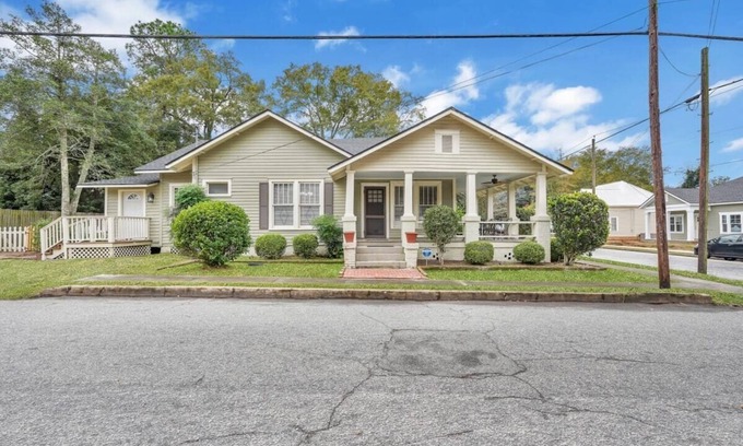 Statesboro House | Historic Southern Home - close to downtown and GSU