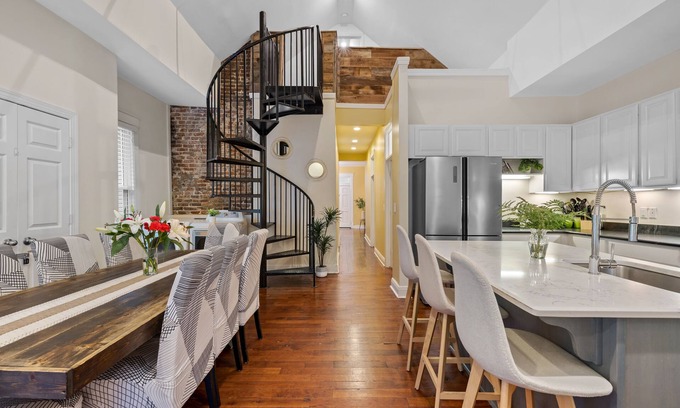 Cleveland Park House | HISTORIC SOUTHERN RETREAT 6 MINUTES TO DOWNTOWN & BROADWAY