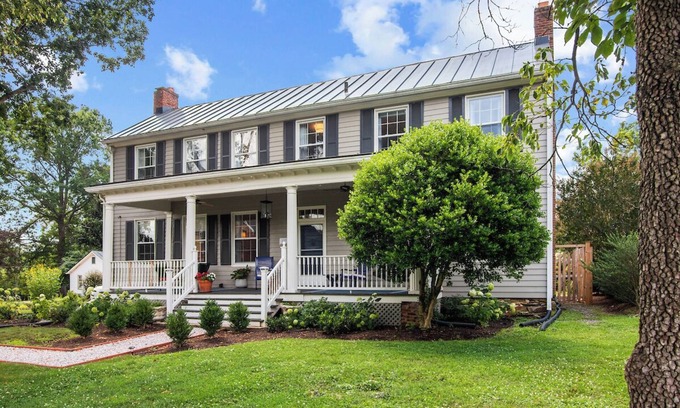 Upperville House | Historic spacious home in the heart of Upperville, VA