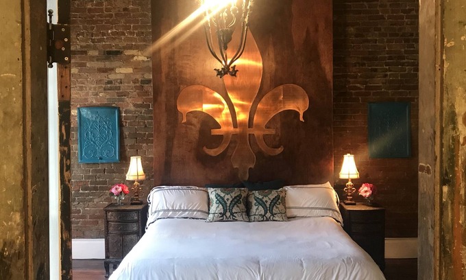 Vicksburg Apartment | Historic Speak Easy Loft with Water Views in Downtown Vicksburg