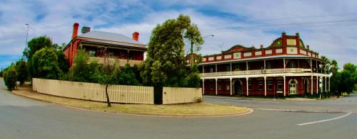 Narrandera Hotel | HISTORIC STAR LODGE and STATION MASTERS HOUSE NARRANDERA