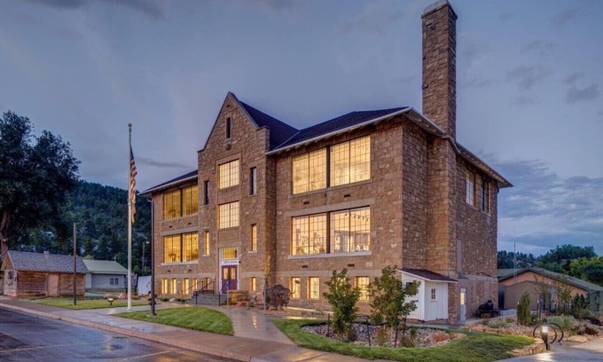 Sundance House | Historic Stay Inn.