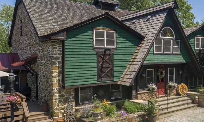 Blue Ridge House | Historic Stone Barn – Perfect for Gatherings!