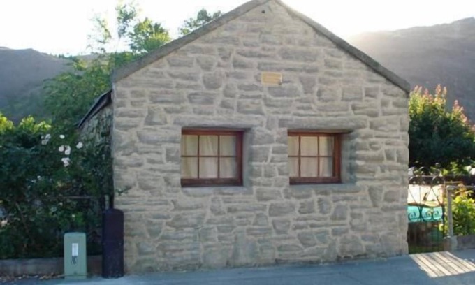 Clyde Condo | Historic stone cottage