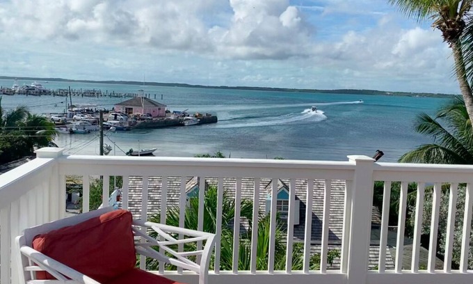Dunmore Town House | Historic Strawberry House - At The Waterfront in Dunmore Town, Harbour Island