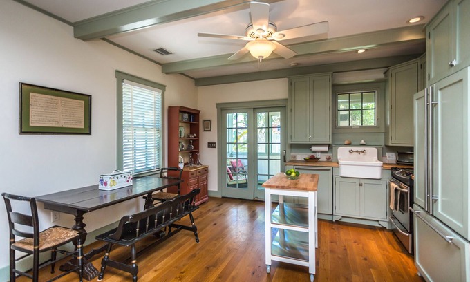 Historic Old Northeast Cottage | Historic, sunny cottage - Walk to parks by the sea and downtown!