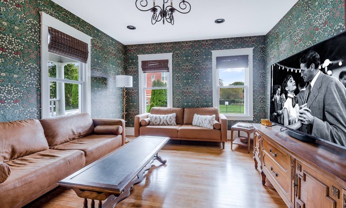 Mystic - New London House | Historic Three Bedroom Townhouse - Downtown Mystic