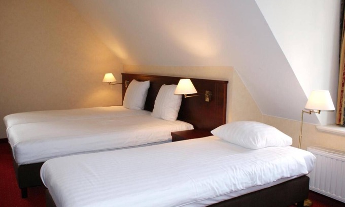 Sluis Hotel | Historic Town Stay – Sluis Room Close to Trails, Shopping & Local Cuisine