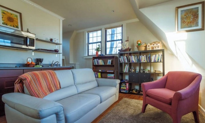Greater South River City House | Historic Travis Heights Guesthouse - near SoCo