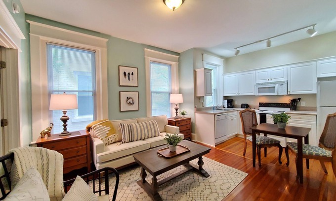 Old Southwest Condo | Historic Urban Downtown 1 Bedroom with Parking