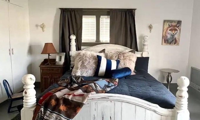 Valier House | Historic Valier Lodge near Lake Francis