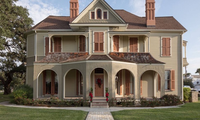 Cuero House | Historic Victorian Home