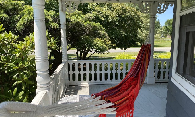 Pantigo Road Historic District House | Historic Village House