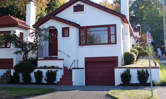 Portland Heights Cottage | Historic Vista Cottage- Portland Heights -Featured in the Oregonian
