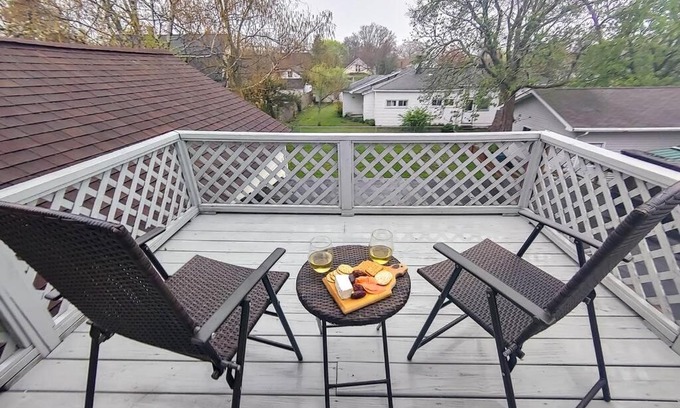 Manistee Apartment | Historic w/deck, king bed & air by Lake Michigan