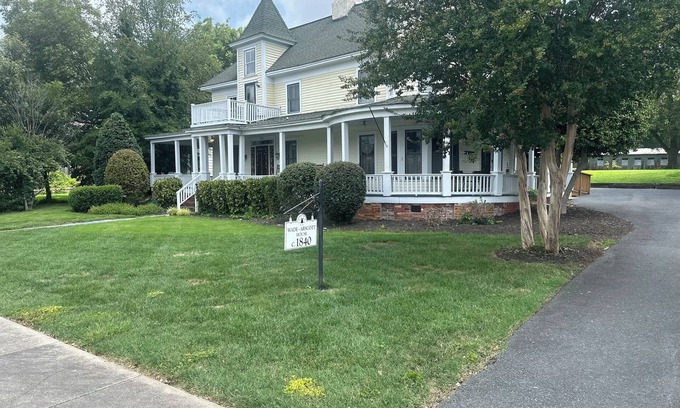 Troy House | Historic Wade-Arscott home, Main Floor 2BR/2BA in Downtown Troy