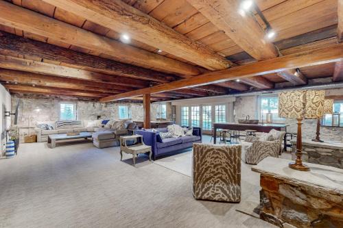 Mays Chapel House | Historic White Manor