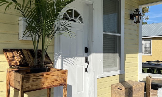 Ybor City House | Historic Ybor City 1 Bedroom "Golden Hen" with HUGE hot tub!