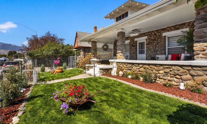 Gardiner House | Historic Yellowstone Stone House ~NEW~