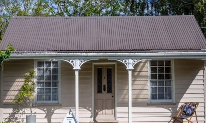 Greytown Cottage | Historical 1870's Briar Rose Cottage