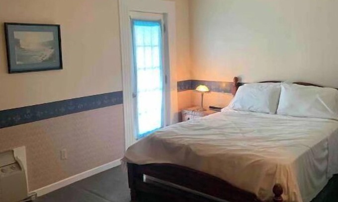 Virgil Hotel | Historical Waterfront King George Inn 2