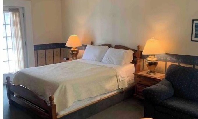 Niagara-on-the-Lake Hotel | Historical Waterfront King George Inn 4