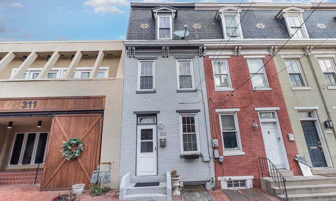 Downtown Harrisburg House | Historical charm at the River House
