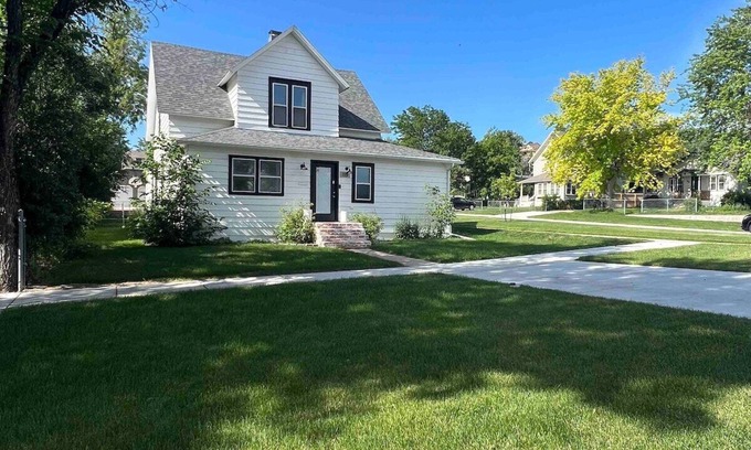 Rapid City House | Historical Downtown Cottage with Hot Tub
