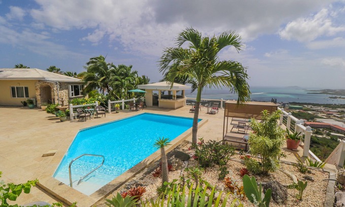 Estate Little Princess North House | Historical Estate 3 bedrm Home! " GREAT HOUSE" Luxury Rental