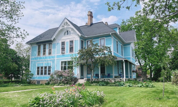 Wauwatosa House | Historical Governor Mansion