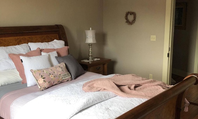 Washington House | Historical home in Downtown Washington