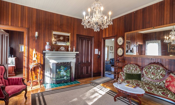 Roseburg Bed & Breakfast | Historical John Rast House