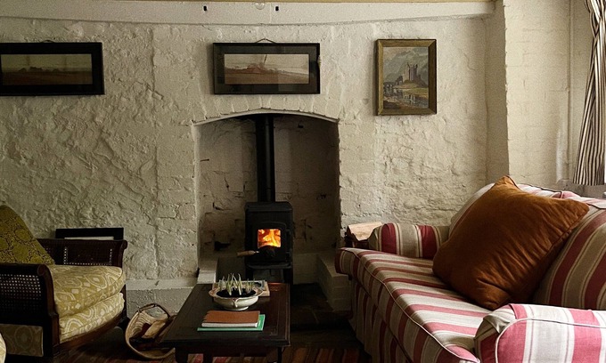 Abergavenny Cottage | Historical Little Mill Cottage, Moments From Mountains and Market Town