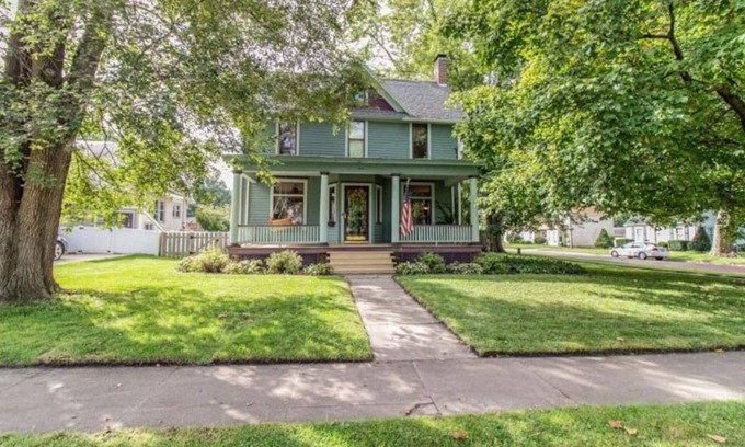 Princeton House | Historical Princeton House and Pet Friendly!