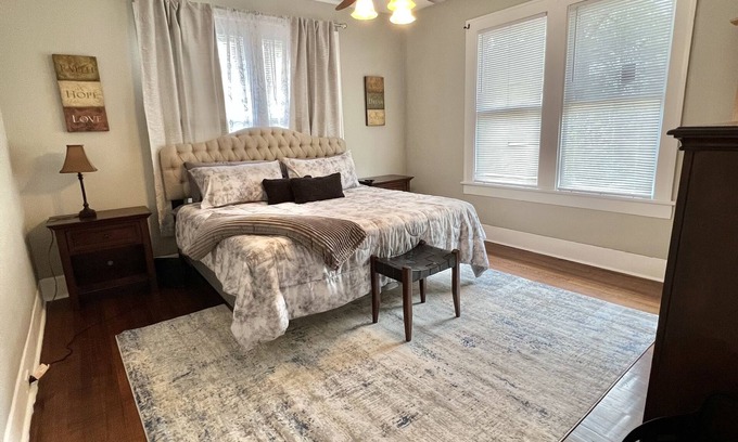 Caddo Heights-South Highlands Apartment | Historical Spacious 1-Bedroom Apartment