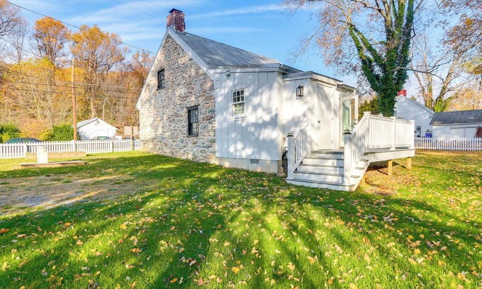 Thurmont Cottage | Historical Thurmont Escape w/Furnished Deck!